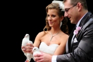 Esküvői fehér galamb röptetés